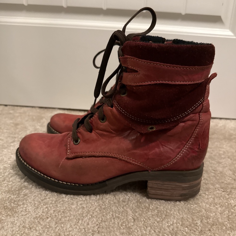 Dromedaris Women’s Kara Suede Red Leather Heeled Boots
